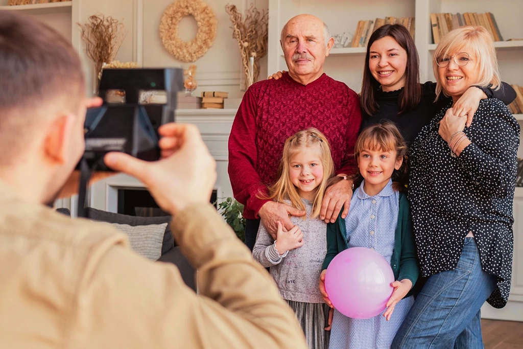 5 solutions pour les aidants afin d’éviter l’isolement des seniors à domicile 🏡