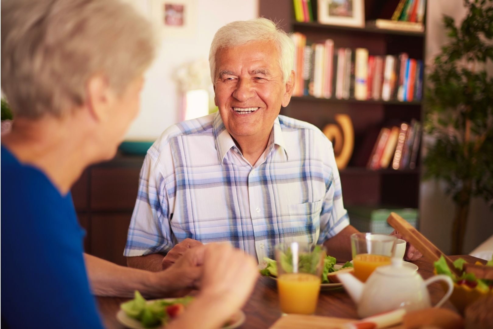 Les meilleurs solutions de portage de repas à domicile pour seniors 👵🍲